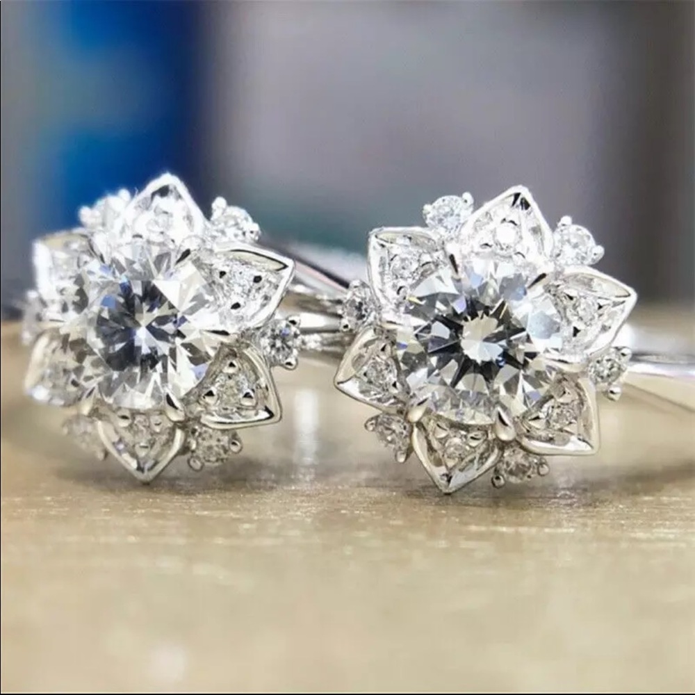 New Women’s 925 Silver Flower Diamond Ring - Picture 2 of 5